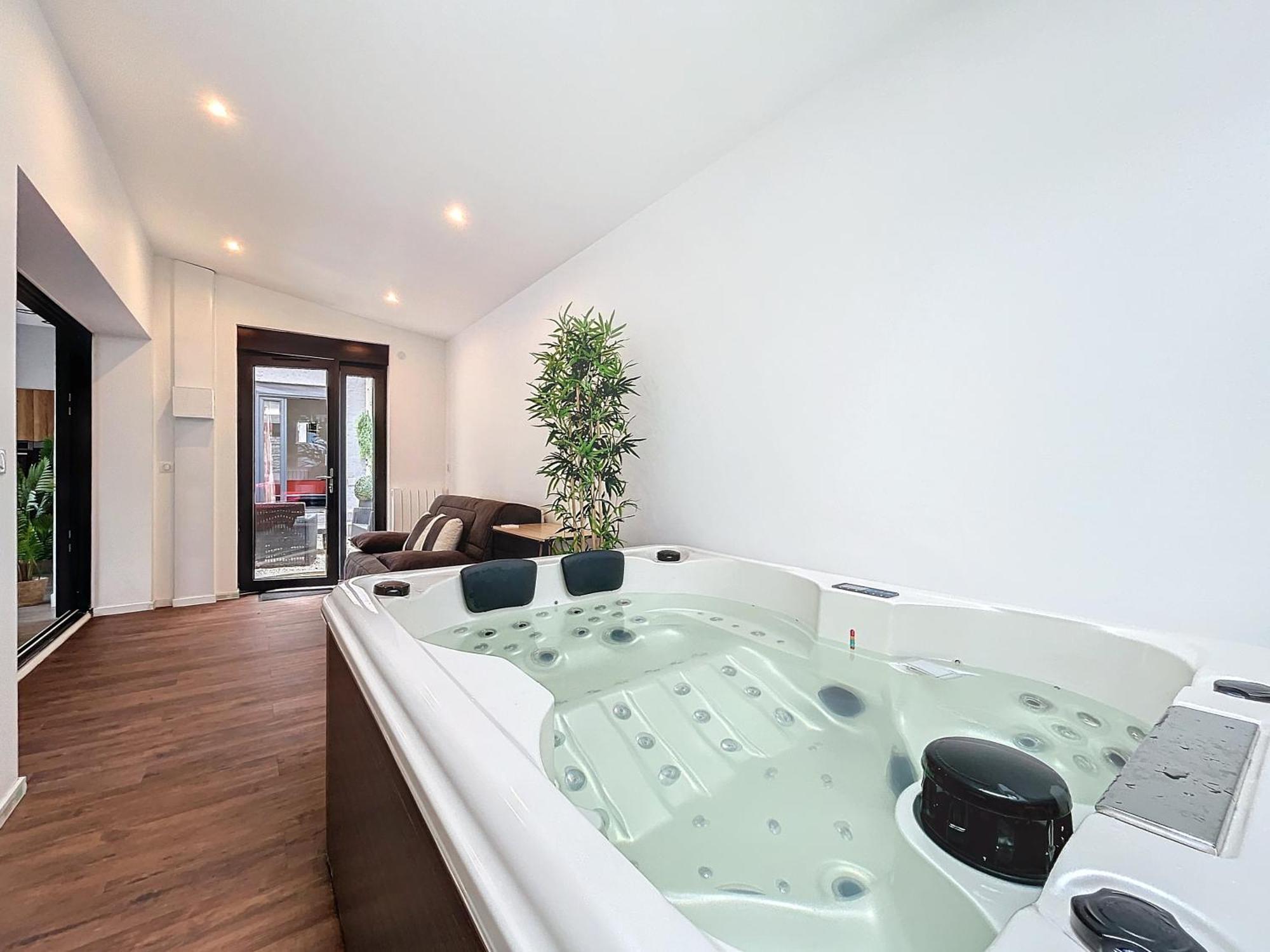 Montluçon Loft Terrasse Avec Spa Proche Centre Historique מראה חיצוני תמונה