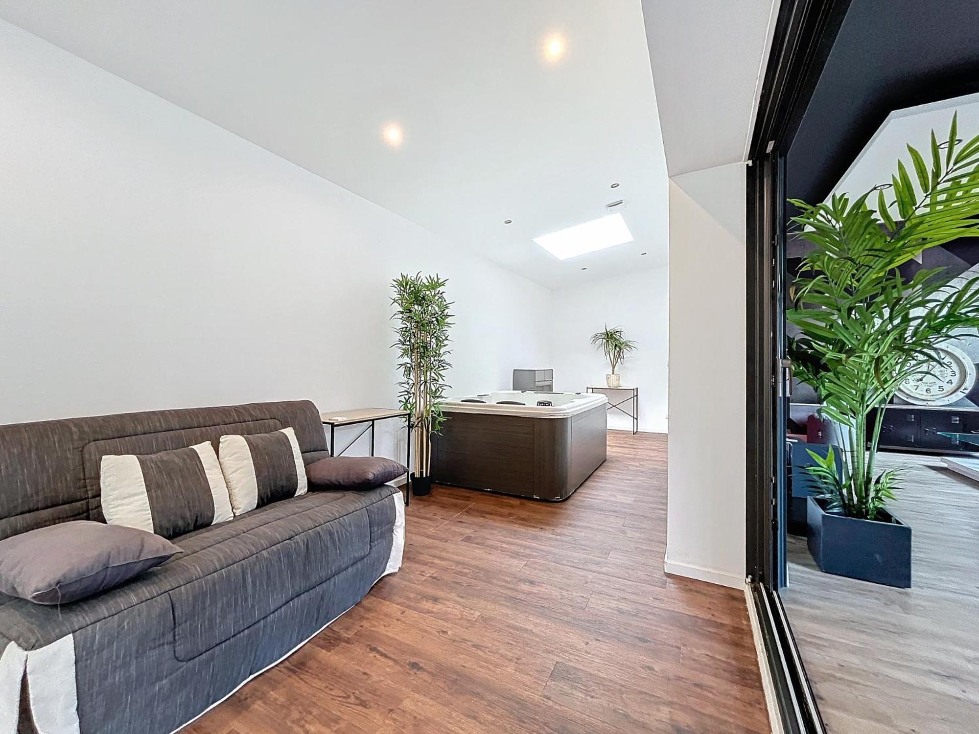 Montluçon Loft Terrasse Avec Spa Proche Centre Historique מראה חיצוני תמונה